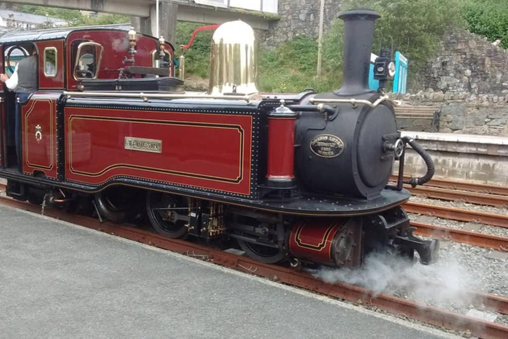 Ty Hen - Quirky Grade II Listed Cottage Blaenau Ffestiniog Luaran gambar